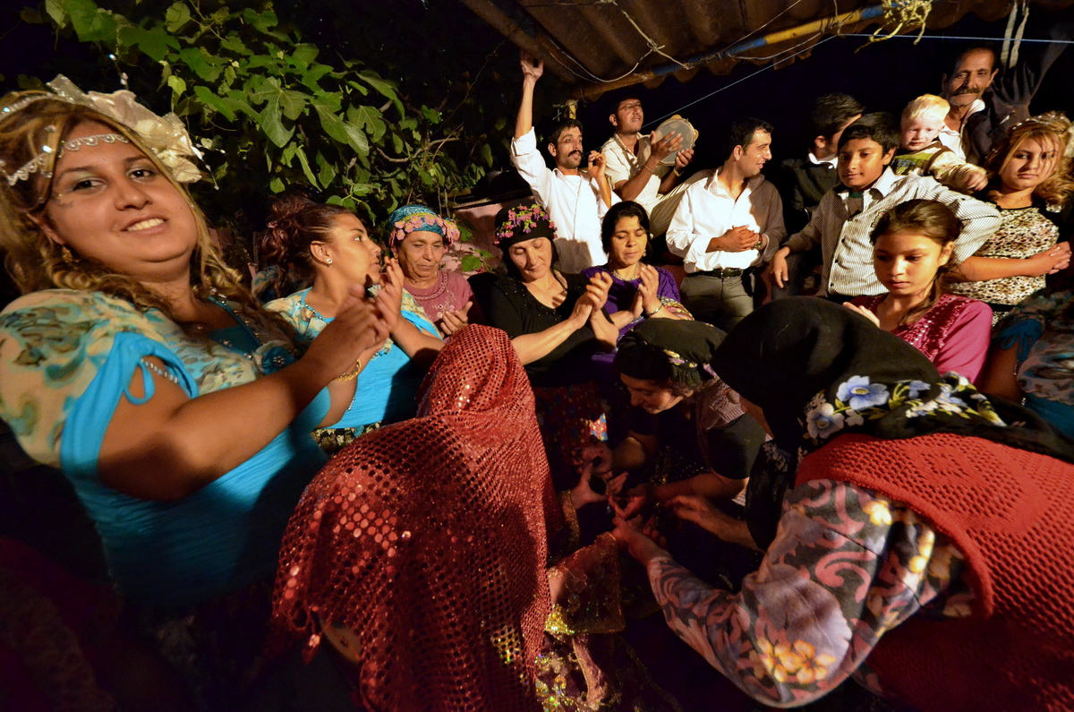 Gypsies – Marriage Ceremonies & Their Way Of Life photograph 11