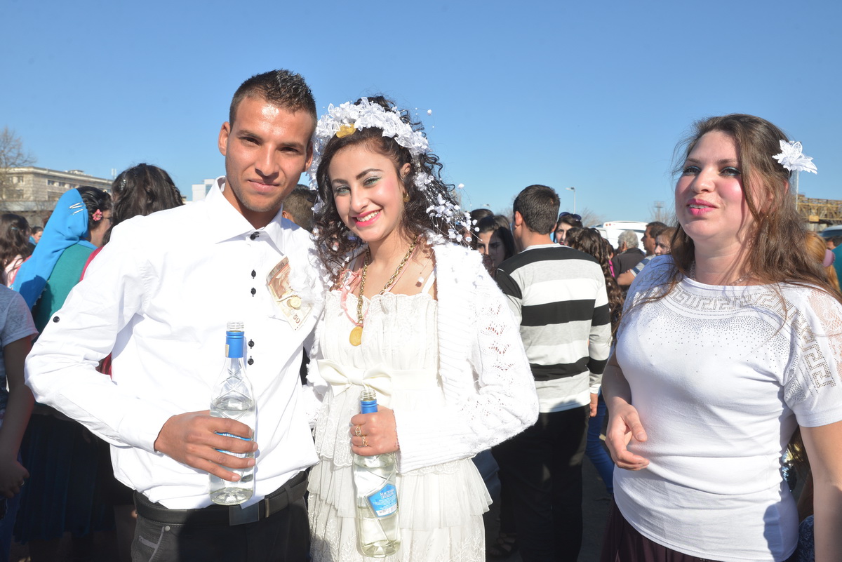 The Cost Of A Bride – Roma’s Traditional Wedding Negotiations photograph 2