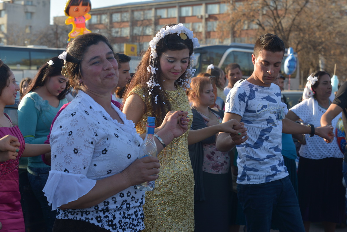 The Cost Of A Bride – Roma’s Traditional Wedding Negotiations photograph 5