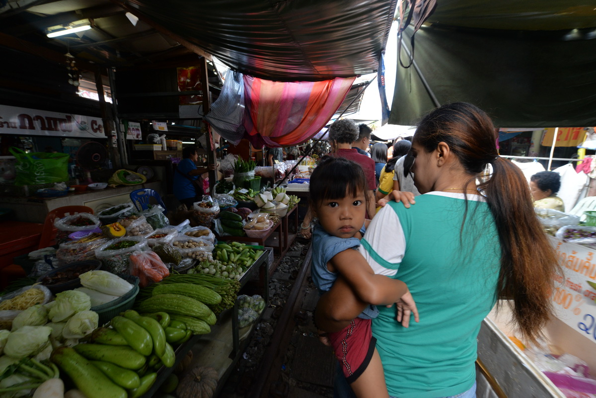 In A Tight Spot | Maeklong Railway Market, Thailand photograph 5