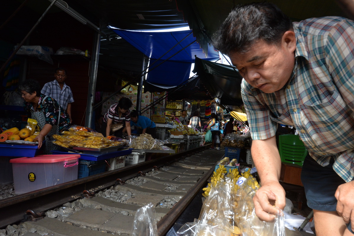 In A Tight Spot | Maeklong Railway Market, Thailand photograph 6