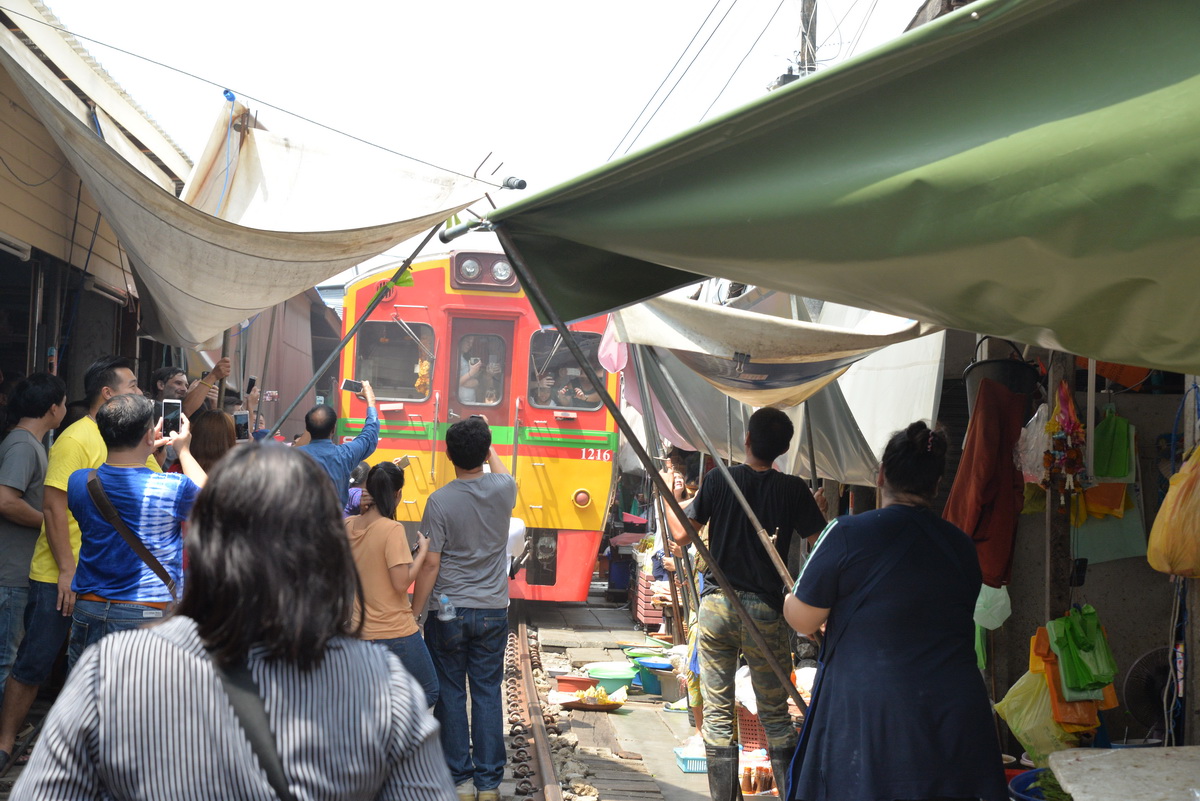 In A Tight Spot | Maeklong Railway Market, Thailand photograph 12